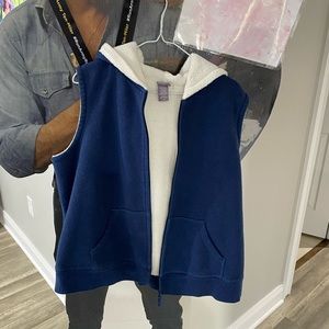 Women’s fleece lined hooded vest 16/18w